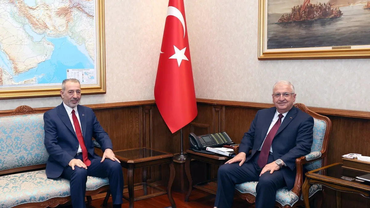 Millî Savunma Bakanı Yaşar Güler  Irak Türkmen Cephesi Siyasi Büro Üyesi Aydın Maruf’u kabul etti