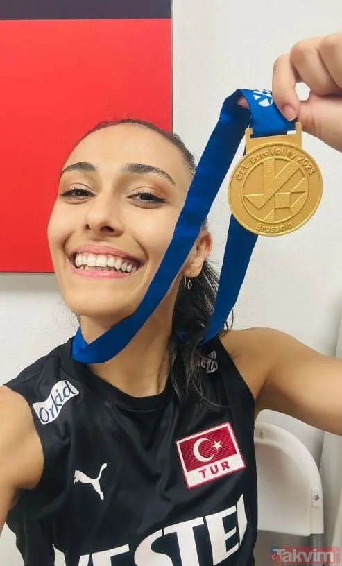 Meğer Filenin Sultanları’nın güzeller güzeliyle sevgiliymiş! Aldatmak'ın Kahraman'ı Berkay Ateş'in büyük aşkı bakın kim çıktı! - 13