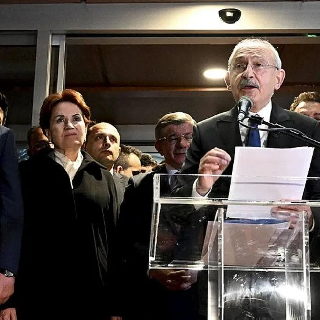 Meral Akşenerin suratına dikkat! Kemal Kılıçdaroğlu kararı yüzünü düşürdü! Yemeğe kalmadan terk etti... Ekrem İmamoğlu ve Mansur Yavaş...