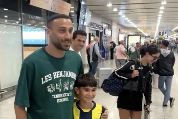 Cenk Tosun Fenerbahçe için İstanbul'da!