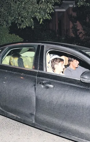 İbrahim Kutluay oğlu Ömer ve kızı İrem ile görüntülendi! İrem Kutluay'ın utangaç tavırları dikkat çekti