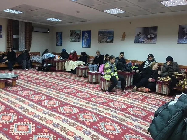 Deprem sonrası spor salonları ve yurtlar vatandaşın hizmetinde-5