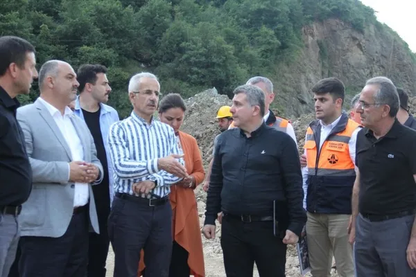 1689175054799.jpeg Ulaştırma Bakanı Abdülkadir Uraloğlu sel afetinden zarar gören Giresun’da incelemelerde bulundu-4