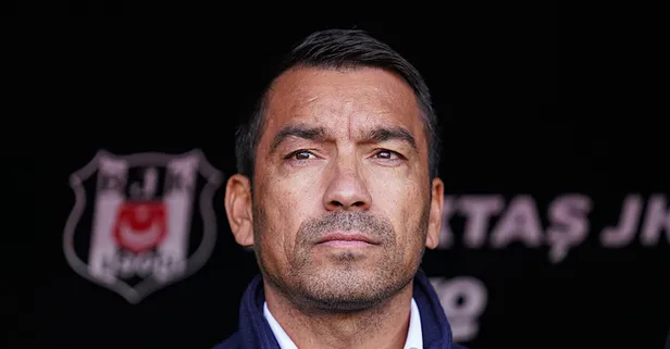 van Bronckhorst açıkladı! Yıldız futbolcu Lyon maçında yok
