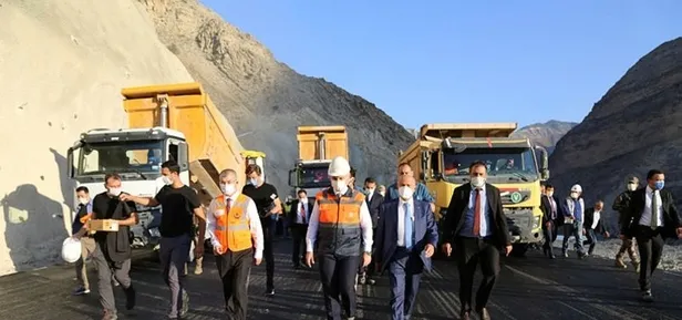 ulastirma-ve-altyapi-bakani-adil-karaismailoglu-yusufelinde-yol-ve-tuneller-insaatlarini-inceledi-tarih-verdi-1602518845238.jpg Ulaştırma ve Altyapı Bakanı Adil Karaismailoğlu Artvin'de incelemelerde bulundu-1