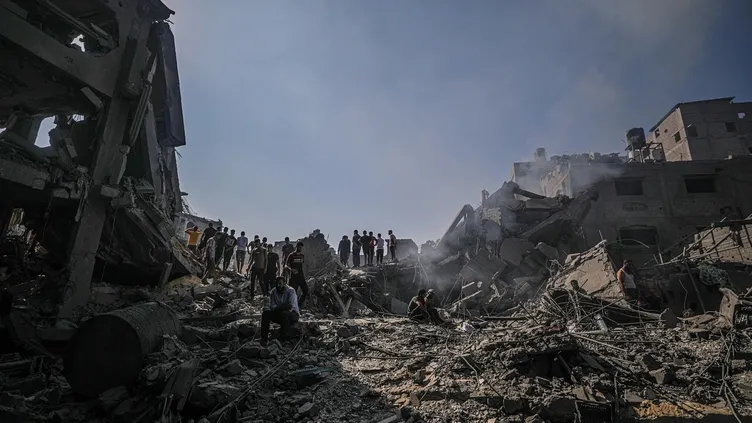 Katil İsrail, Cibaliye ve Bureij mülteci kamplarını vurdu: Çok sayıda ölü ve yaralı var