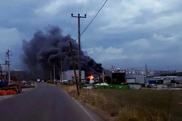 Son dakika: Kocaeli Gebze'de fabrika yangını