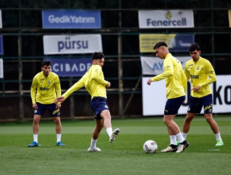 fenerbahce-tarihine-gececek-transfer-yer-yerinden-oynayacak-25-milyonluk-yildiz-imzaya-hazir-1711610187177.jpg Fenerbahçe'ye 25 milyon euroluk yıldız hayırlı olsun! Yer yerinden oynayacak-8