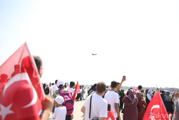 Fethin 569. yılında Atatürk Havalimanı'nda büyük coşku! İlk fidanı Başkan Erdoğan dikti, SOLOTÜRK'ten nefes kesen gösteri - 17