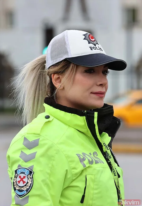 Kadın trafik polisleri Ankara'nın kalbinde trafik düzenini sağlıyor! - 4