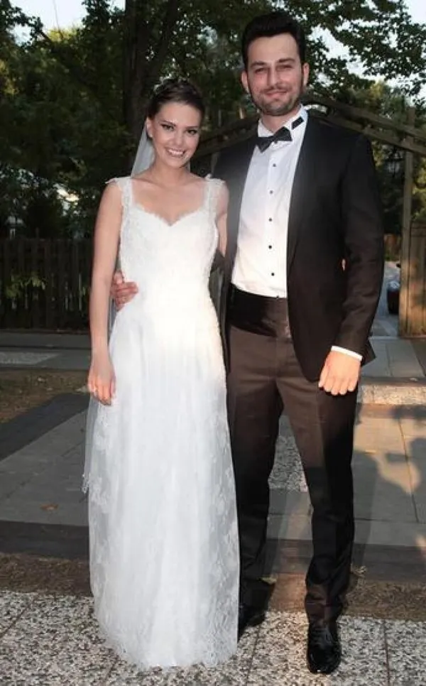 Berkin Gökbudak'ın eşi olan Aslı Enver'in ilk eşi bakın kim çıktı! 3 yıllık evlilik 2015'te bitmişti görenler inanamadı: "Gerçek mi senaryo mu?"-11