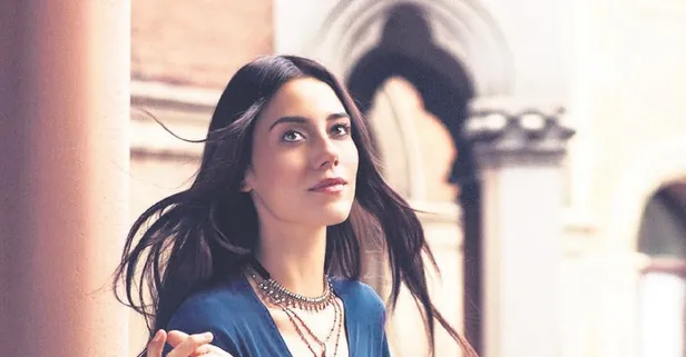 Miami tatilinde sanat galerisi davetine katılan Cansu Dere, yaklaşık 1 milyon TL harcadı