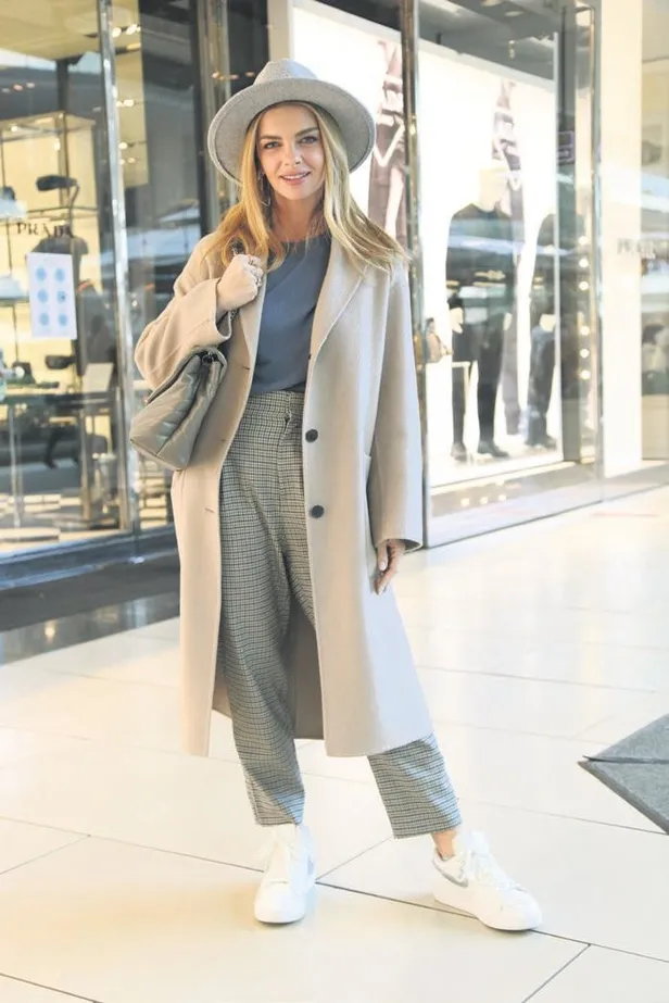 aleyna-tilki-once-isyan-etti-daha-sonra-hayranlara-surpriz-haberi-verdi-annesiyle-1643570831560.jpeg Aleyna Tilki önce isyan etti daha sonra hayranlara sürpriz haberi verdi! Annesiyle...-10