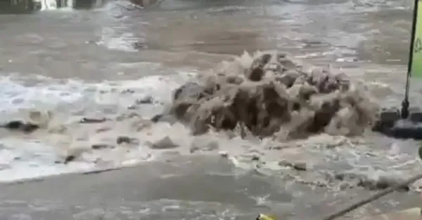 CHP'li belediyeler altyapıda sınıfta kaldı! Bu kez İzmir! Yollar göle döndü