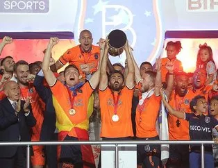 Medipol Başakşehir kupasını aldı