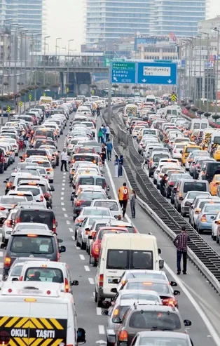 Geçen yılı ikiye katladı! 9 ayda 736 bin yeni araç trafiğe çıktı