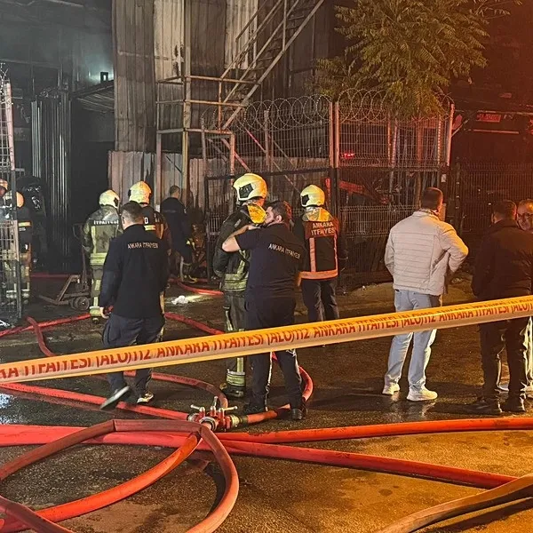 Ankara’da oto tamirhanesinde yangın!