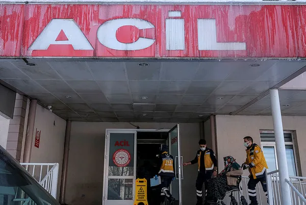 112-acil-cagri-merkezini-1000-kez-arayip-10-bin-asilsiz-mesaj-atan-supheli-cezaevine-gonderildi-1635418723160.jpg 112 Acil Çağrı Merkezi'ni 1000 kez arayıp, 10 bin asılsız mesaj atan şüpheli cezaevine gönderildi-5