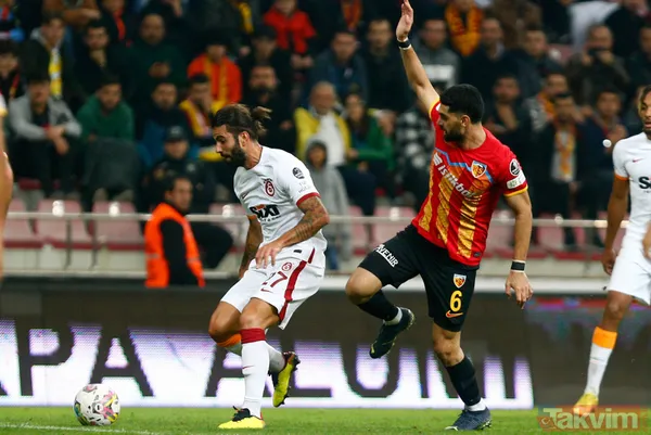 Galatasaray'da Okan Buruk Kayseri mağlubiyeti sonrası ateş püskürdü: Hakemlerle ve VAR ile uğraşmaktan yorulduk - 19