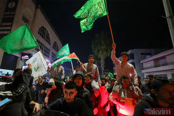 Tarihi esir takası tarihi kareler! İsrailli rehineler Hamaslılara el sallayıp veda etti... Siyonist işgalciler ise Filistinlilere saldırdı - 23