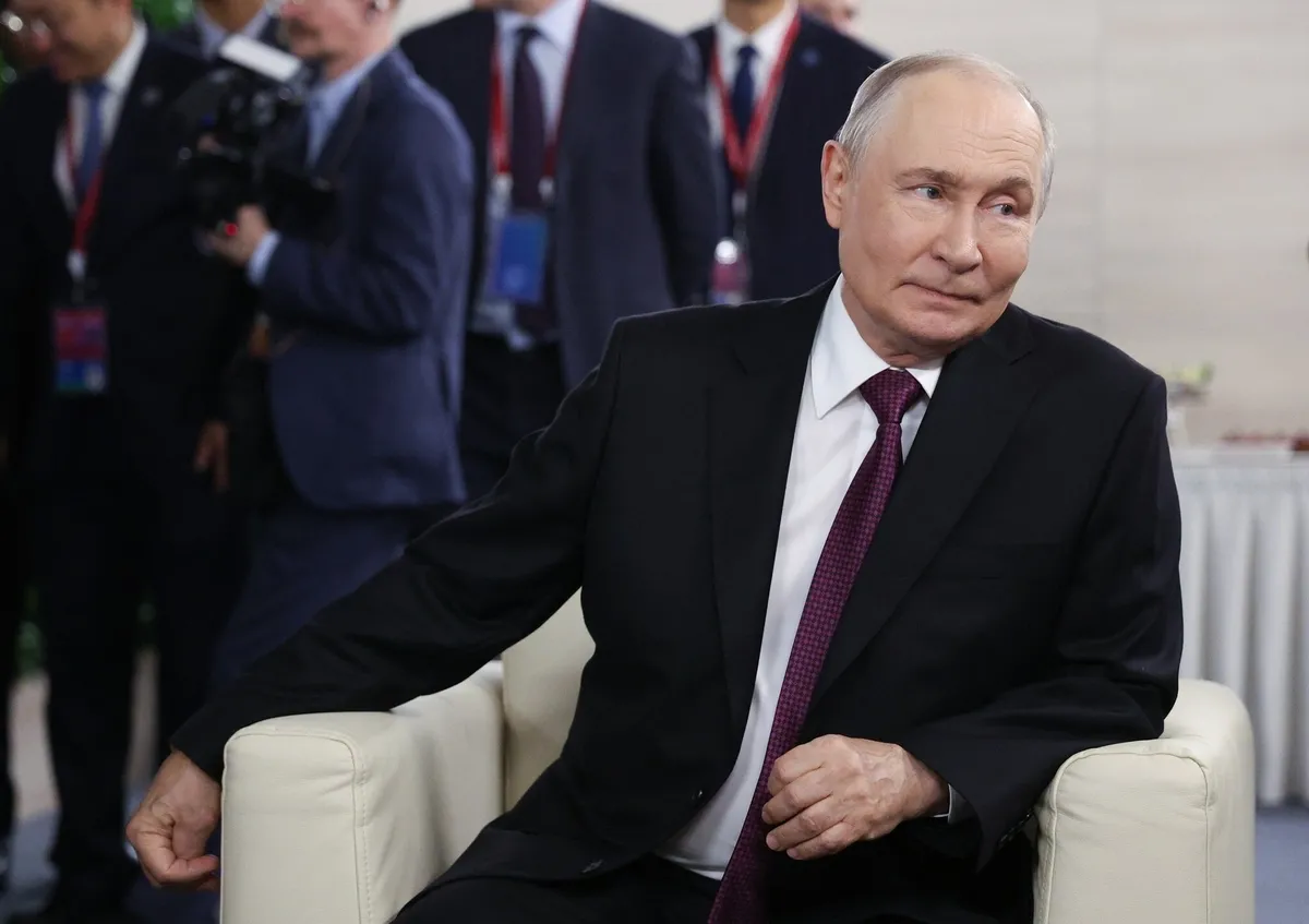 zelenskiy-g20yi-isaret-etti-putin-ile-gorusmeye-hazirim-rusyadan-jet-yanit-cok-istiyorsa-1789242760883.jpeg Zelenskiy G20'yi işaret etti: "Putin ile görüşmeye hazırım"! Rusya'dan jet yanıt: "Çok istiyorsa..."-3
