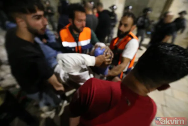 Kudüs'te İsrail terörü! İsrail polisi Mescid-i Aksa’da namaz kılan cemaate saldırdı - 8