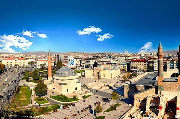Sivas Merkez'de 1.886,25 metrekare tarla mahkemeden satılığa çıkartıldı