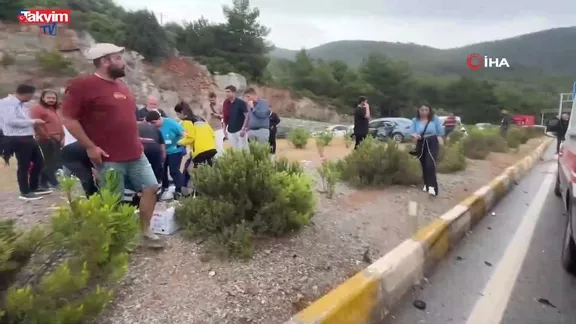 Bodrum'da korkunç kaza: Servis minibüsüyle otomobil çarpıştı! 15 yaralı