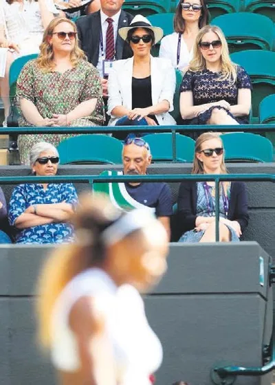 Meghan Markle'a Wimbledon Tenis Turnuvası'nda selfie şoku! "Düşes de kim oluyor"-2