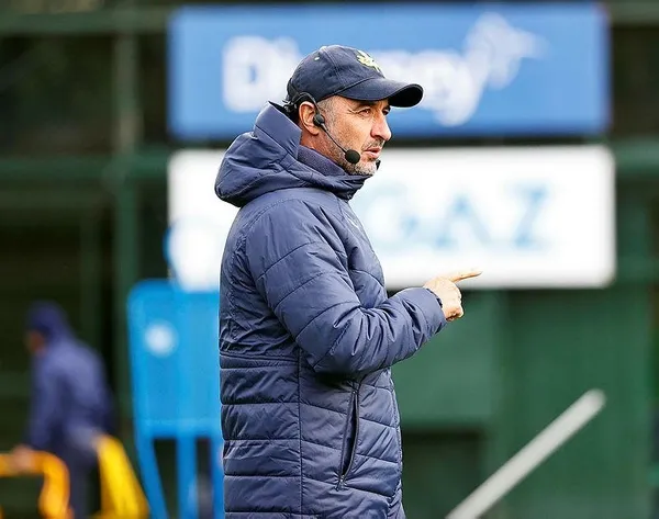 Fenerbahçe'deki üst üste başarısızlıklar hedefe onu koydu! Pereira takımın üstündeki ölü toprağını atmayı hedefliyor-6