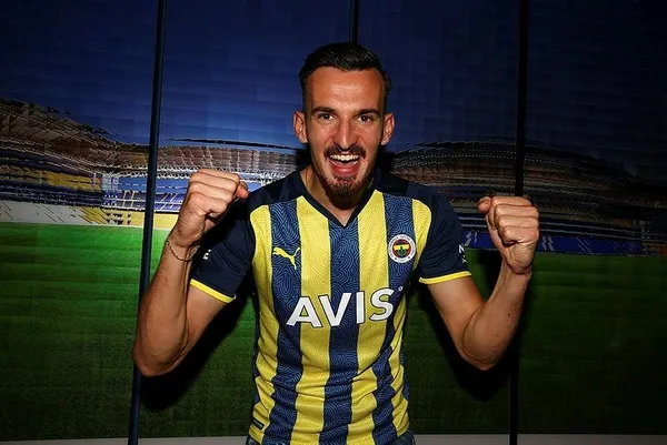 21 futbolcu ile yollar ayrıldı, 9 ismi kadrosuna kattı! Fenerbahçe transferi 9 hamleyle tamamladı-3