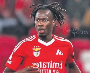 Issa Kabore koptu geliyor