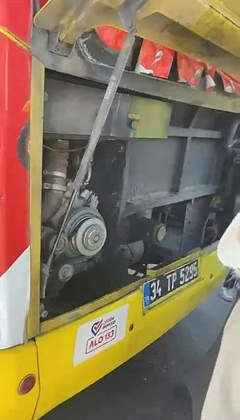 TEM Otoyolu’nda İETT otobüsü arıza yaptı: Vatandaşlar yolda bekledi-1