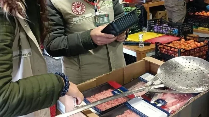 ramazanda-gidaya-siki-denetim-1022-urun-icin-45-milyon-lira-ceza-kesildi-1712558350891.jpeg Ramazanda gıdaya sıkı denetim! 1022 ürün için 45 milyon lira ceza kesildi-2