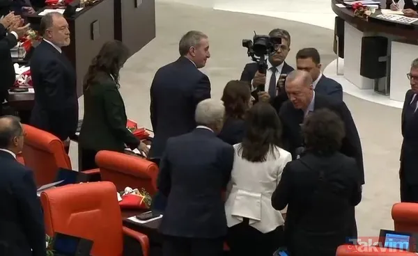 TBMM'de renkli anlar! Önce açılış sonra resepsiyon... Başkan Erdoğan'dan "biriz beraberiz" mesajı: Tek tek tokalaştı - 29