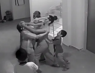 Adana’da kadınların saç saça baş başa çocuk kavgası