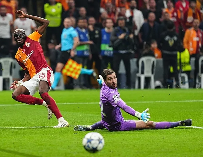 Aslan Bodo kalesini adeta topa tuttu