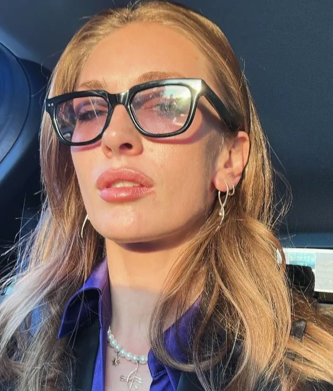 yasemin-allenin-ergenlikteki-kilolari-soke-etti-1717530571226.jpg 34'lük oyuncu 32 bedene böyle düştü! Yasemin Allen'in ergenlikteki kiloları şoke etti! Haftada 2 gün...-4