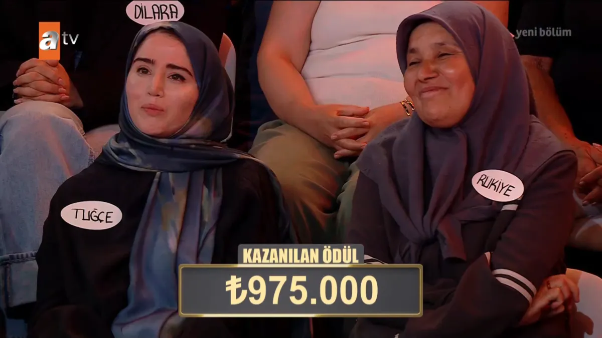 annesini-cekistirirken-sahnede-yakalandi-studyoda-buz-gibi-esen-dedikodu-ani-1787173658735.png Annesini çekiştirirken sahnede yakalandı! Stüdyoda buz gibi esen dedikodu anı-12