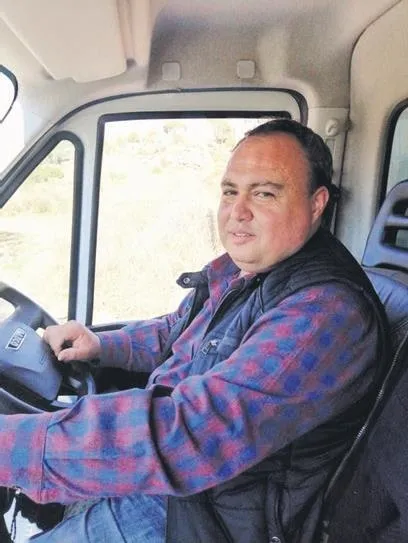 otizmli-yuzucu-tuna-tunca-sakiz-adasini-adeta-yardi-gecti-11-kilometrelik-mesafeyi-2-saat-44-dakikada-asti-1651096720920.jpeg Otizmli yüzücü Tuna Tunca Sakız Adası'nı adeta yardı geçti! 11 kilometrelik mesafeyi 2 saat 44 dakikada aştı-5