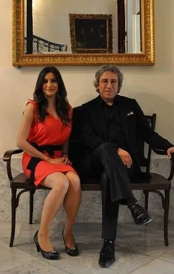 Arkasına saklandığı karısını da aldattı