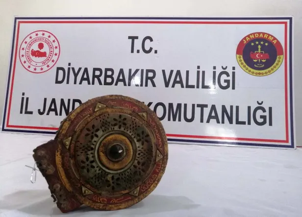 Diyarbakır'da 1100 yıllık kitap ele geçirildi-4