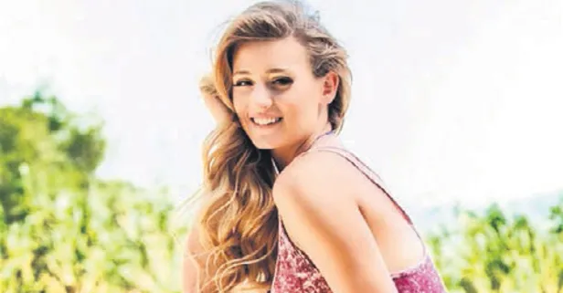 Ünlü oyuncular Gizem Karaca ile Ece Uslu'dan alkışlık hareket