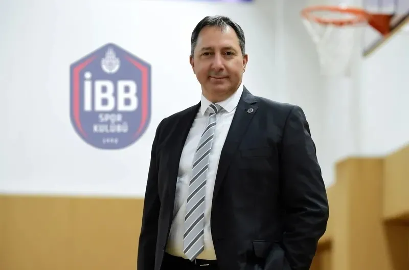 İBB Spor Kulübü Başkanı Fatih Keleş de o jetteydi. Sevgilisi Ayşe Sağlam ile birlikte Kıbrıs yolculuğuna katılan isme ʺKafa Koparanʺ lakabı takılmıştı. (Fotoğraf: Takvim Foto Arşiv)