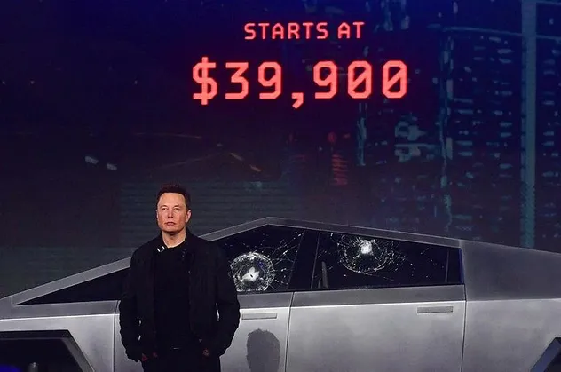 Tesla’nın CEO’su Elon Musk, 'maskara oldu'! Cybertruck için kurşun geçirmez dedi, camları patladı...