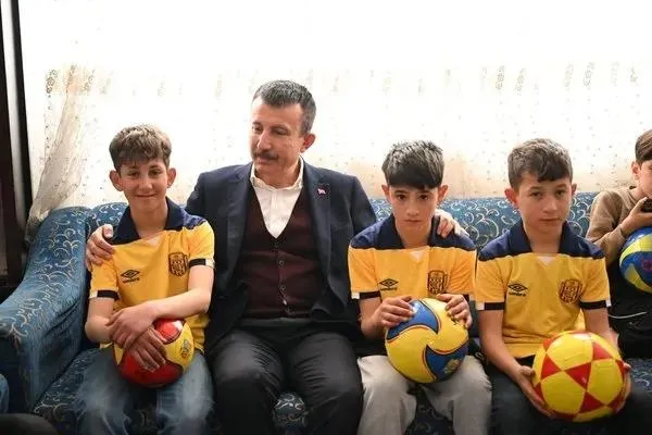 AK Partili Asım Balcı'dan Irak Türkmeni çocuklara nefret kusan CHP'li Veli Gündüz Şahin'e insanlık dersi!-3