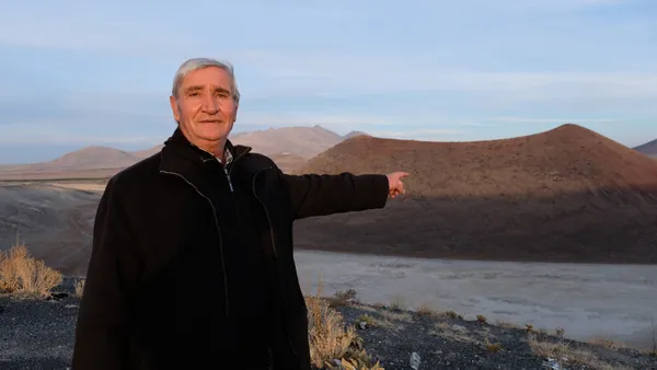 dunyanin-nazar-boncugu-olarak-bilinen-meke-golu-haritadan-silinme-noktasinda-1610084766860.jpg Dünyanın nazar boncuğu olarak bilinen Meke Gölü haritadan silinme noktasında-4