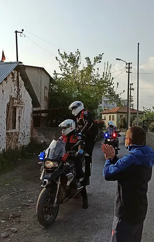 "Kavga var" ihbarıyla gittikleri olay yerine gelince şoka girdiler! Polislere büyük sürpriz