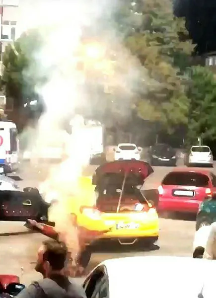 Kağıthane'de havaya ateş açan, trafiği tehlikeye düşüren 8 kişi yakalandı-3