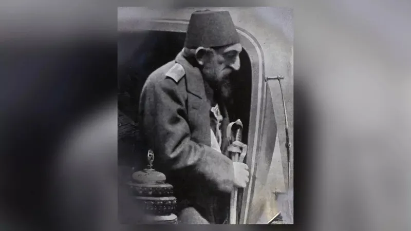 gok-sultan-abdulhamid-han-dualarla-aniliyor-filistinde-yahudi-devleti-kurdurmadi-selanike-surgun-edildi-tahtta-1770707549491.jpeg PORTRE: Gök Sultan Abdülhamid Han | Filistin'de Yahudi devleti kurdurmadı Selanik'e sürgün edildi | Tahttan indi çöküş başladı-7